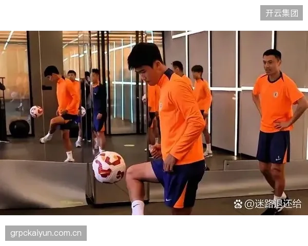 翼卫人选是三中卫战术成功的关键,边后卫的速度将决定球队攻防转换效率。 翼卫人选是三中卫战术成功的关键,边后卫的速度将决定球队攻防转换效率。